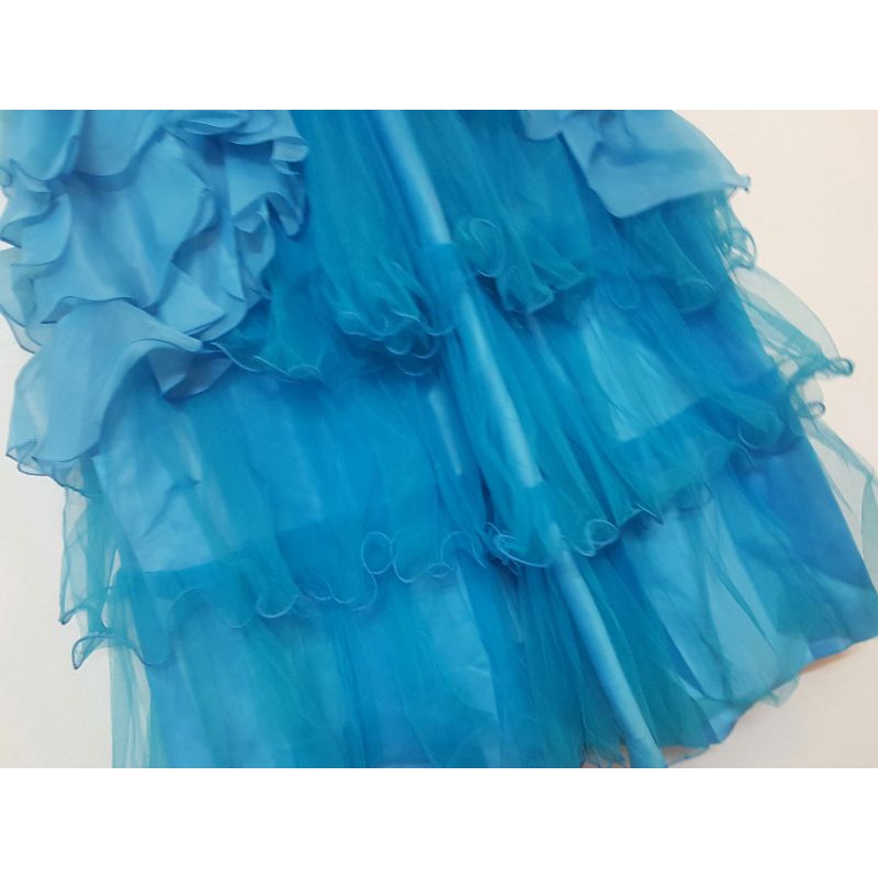 ĐẦM CÔ DÂU, DỰ TIỆC