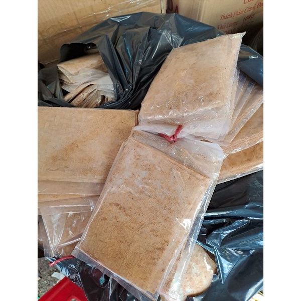 1 xâu bánh tráng muối tiêu