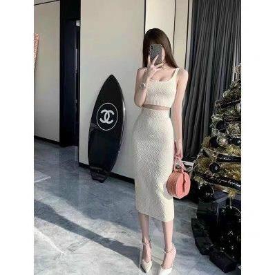 Sét áo 3 lỗ thêu nổi chân váy dài xinh FFF