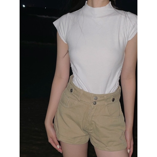 quần short kaki nữ lưng cao xắn gấu màu be,nâu . Áo croptop khoét lưng dây rút cá tính DiepNgan Clothing
