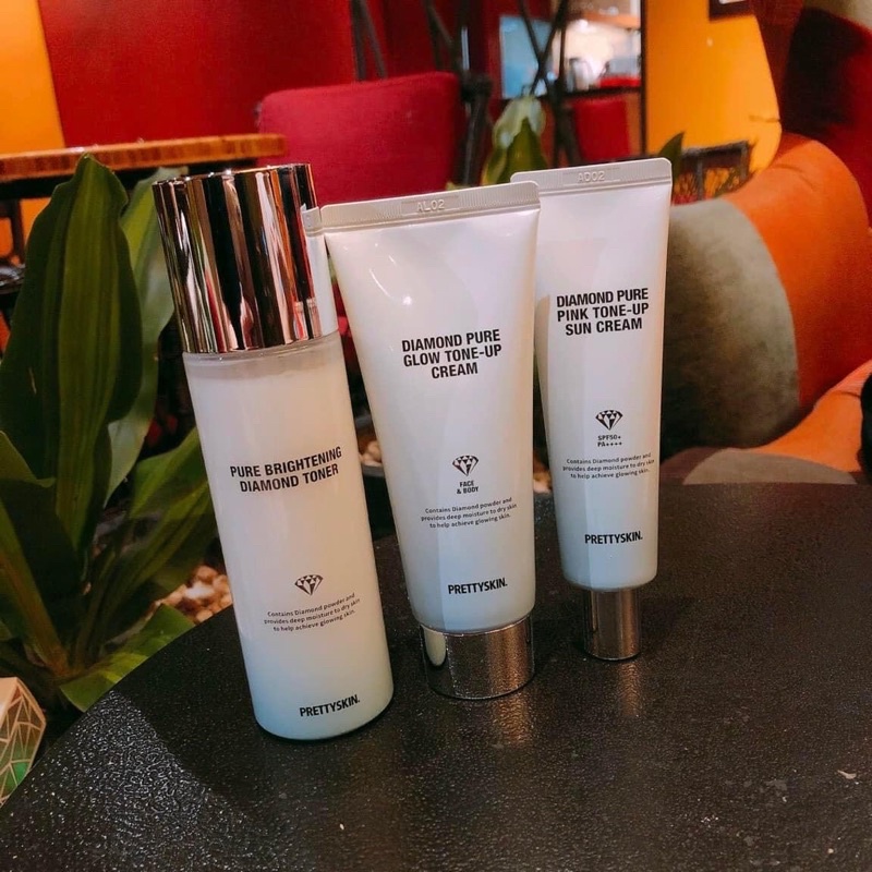 Toner và kem dưỡng nâng tone 𝐏𝐔𝐑𝐄  𝐃𝐈𝐀𝐌𝐎𝐍𝐃  𝐏𝐑𝐄𝐓𝐓𝐘𝐒𝐊𝐈𝐍 kim cương