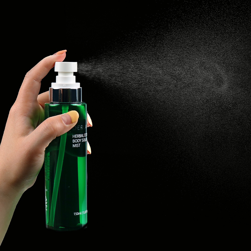 Xịt mụn lưng Derladie 4in1 Loại Bỏ Mụn, Mờ Thâm, Giảm Viêm Nang Lông Derladie Herbal Extract Body Solution Mist 150Ml