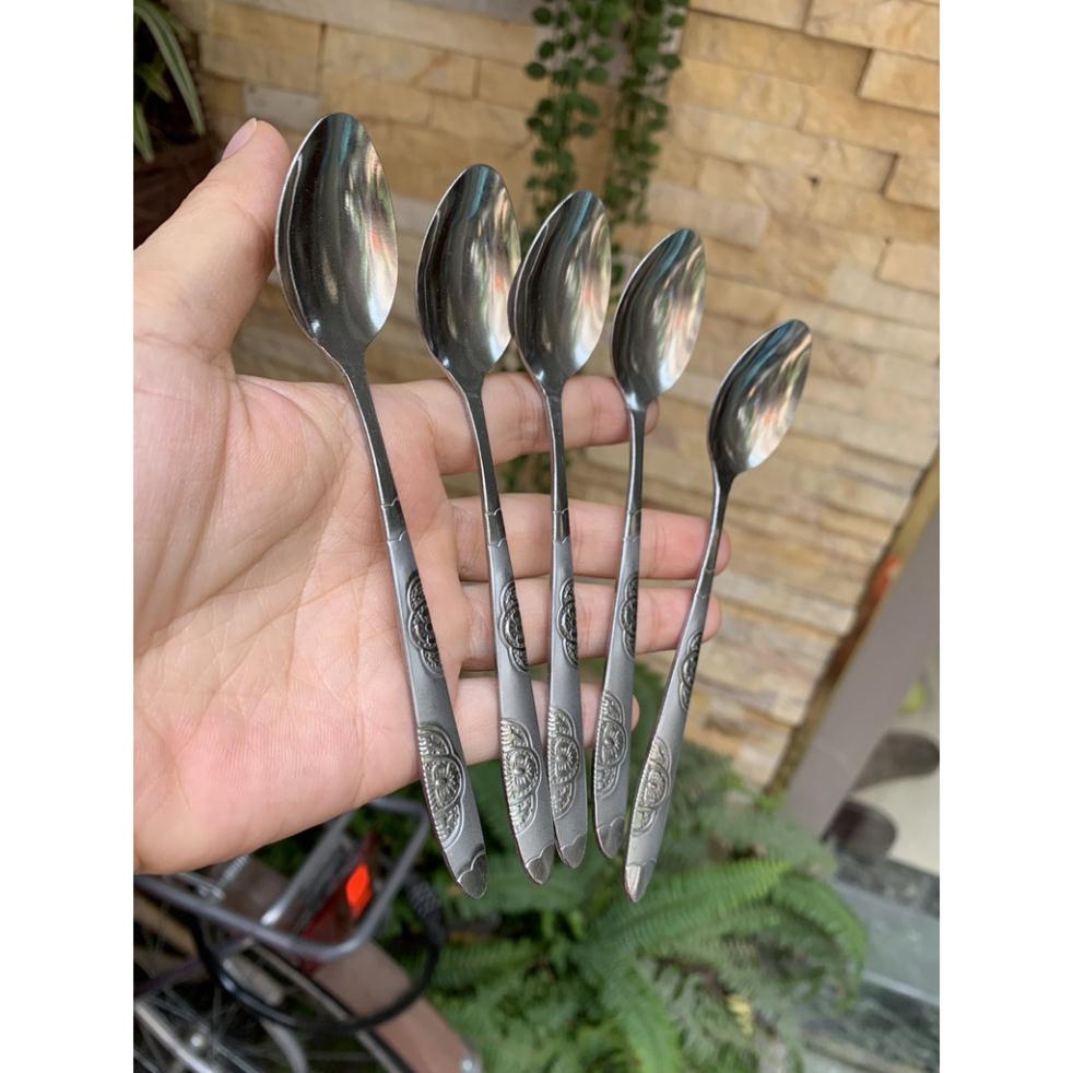 Thìa inox cán hoa văn