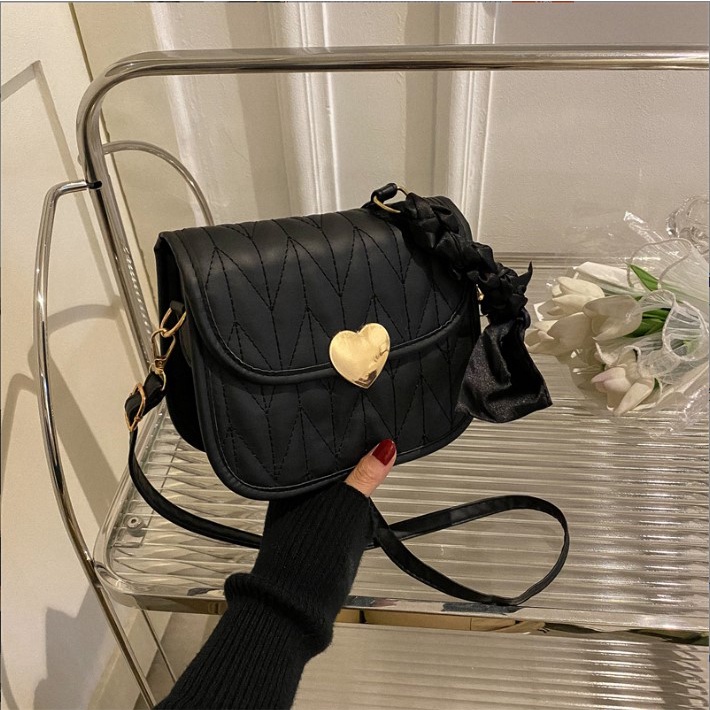 Túi xách nữ đeo chéo khóa tim xinh xẻo đáng yêu Capucha T206