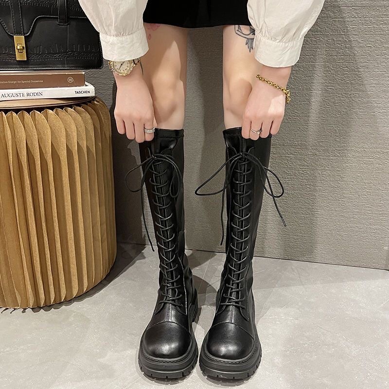 Giày bốt da buộc dây cổ cao đến đầu gối phong cách Martin Anh