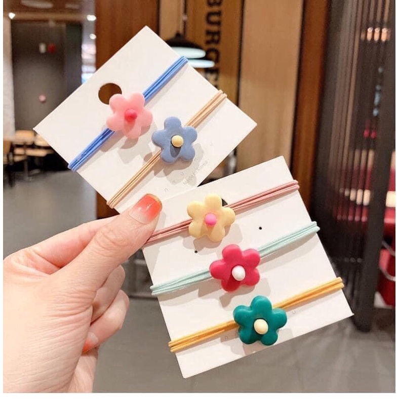 Cột tóc hoa đào