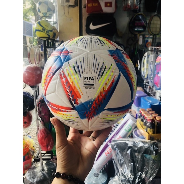 Bóng đá WC 2022 số 4 và số 5 bóng đúc