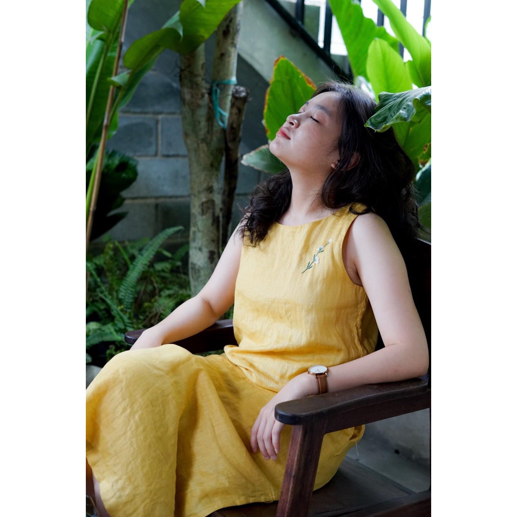ĐẦM LINEN VÀNG THÊU HOA FLORAL IN LINEN