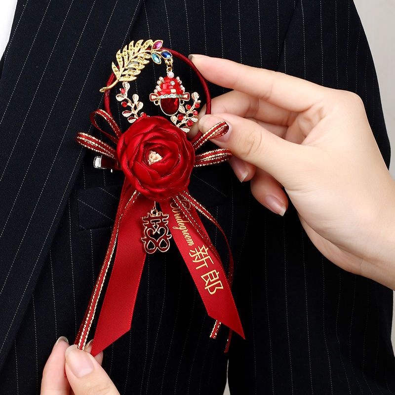 Ghim Cài Áo Hình Gia Đình Và Hoa Hồng