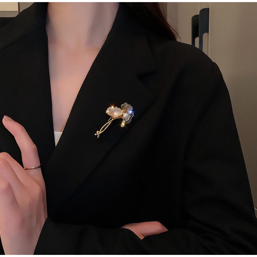 Trâm Cài Áo Hình Lá Đính Ngọc Trai Thời Trang Thu Đông