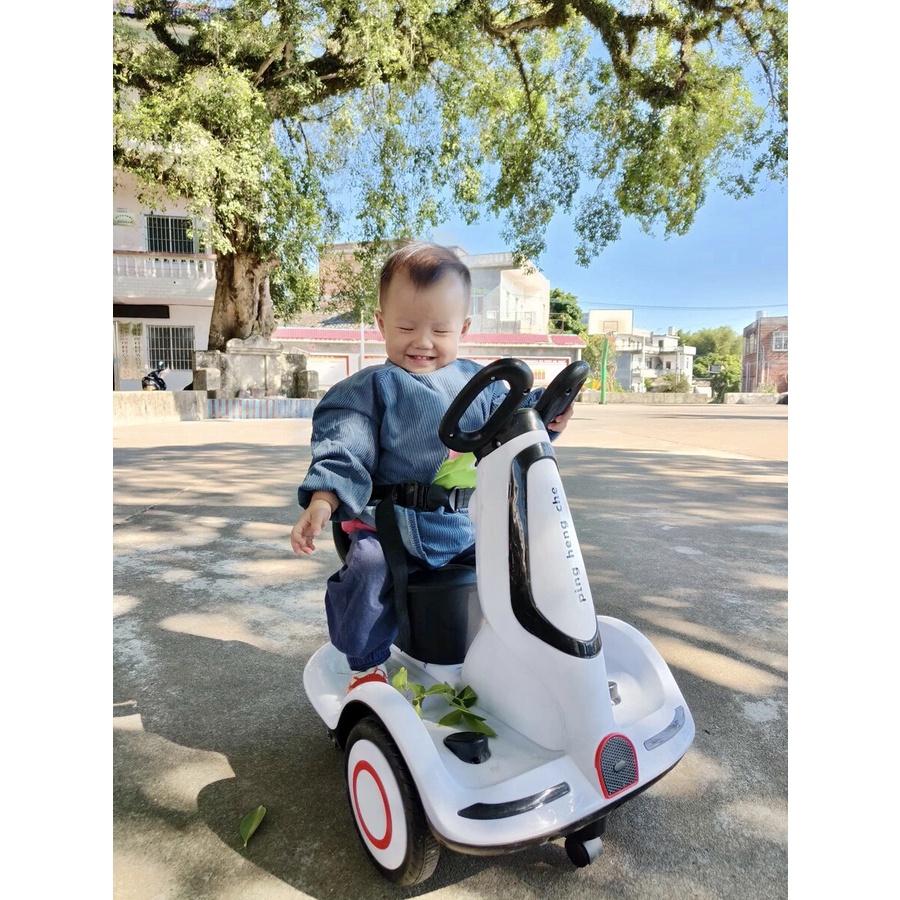 Xe máy điện cho bé, Xe ô tô điện trẻ em cân bằng xoay 360 độ có nhạc đèn