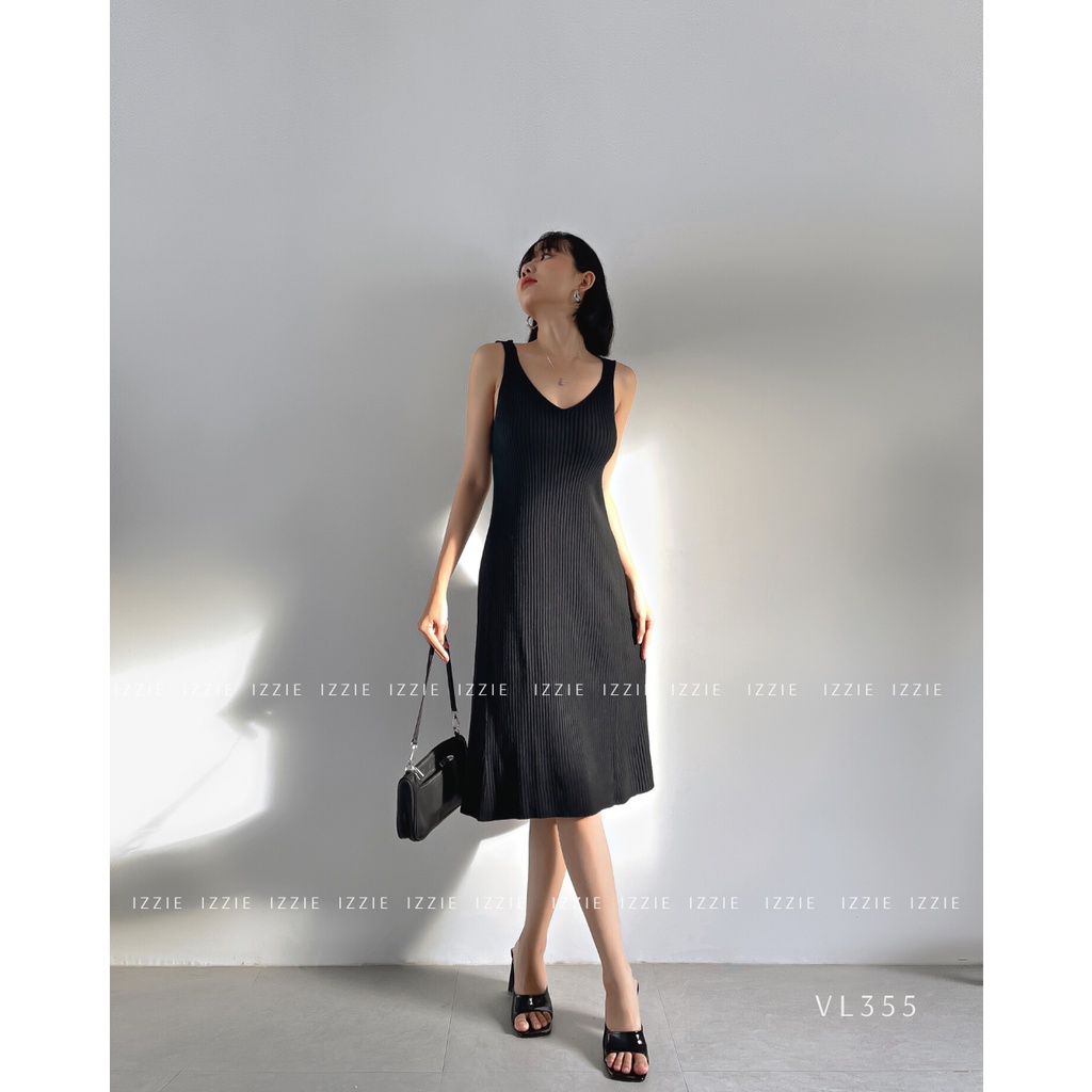 Váy len hai dây sọc nhỏ đuôi xòe izzie VL355
