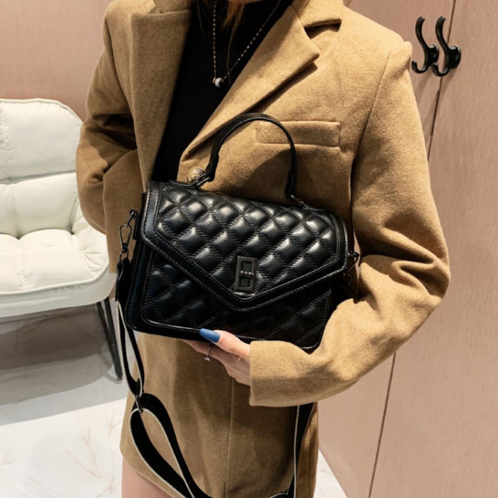 Túi xách nữ đeo chéo, túi xách công sở ô trám khóa cài size 24 - TXN038