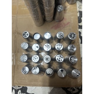 1 cái đui bơm kem hoa 3D dùng để làm bánh
