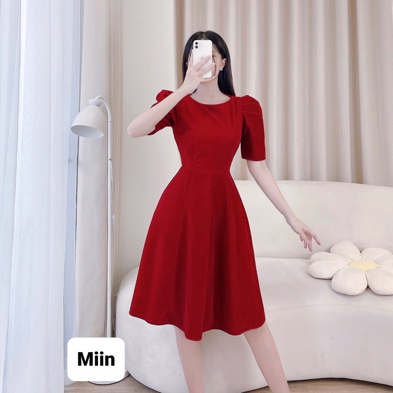 Váy nhung trơn cổ tròn tay bồng