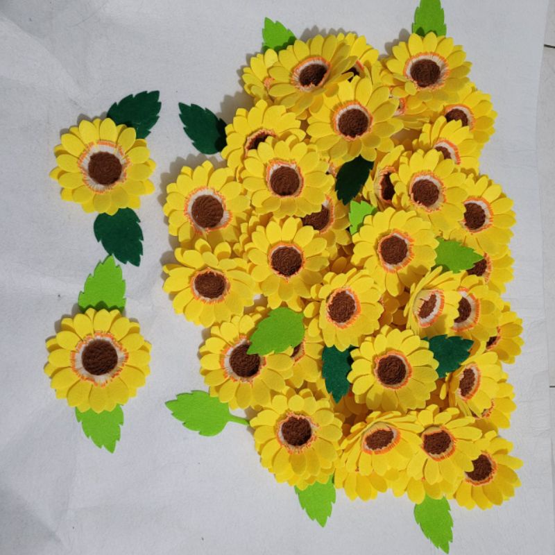 Hoa hướng dương múa bằng vải nỉ, 25k/ cặp