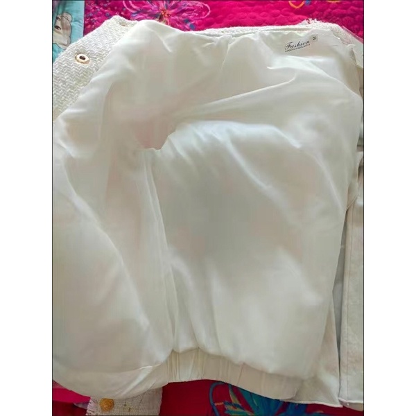 Áo phao trắng dáng ngắn hình trám cổ tay viền pha dạ tweed siêu xinh