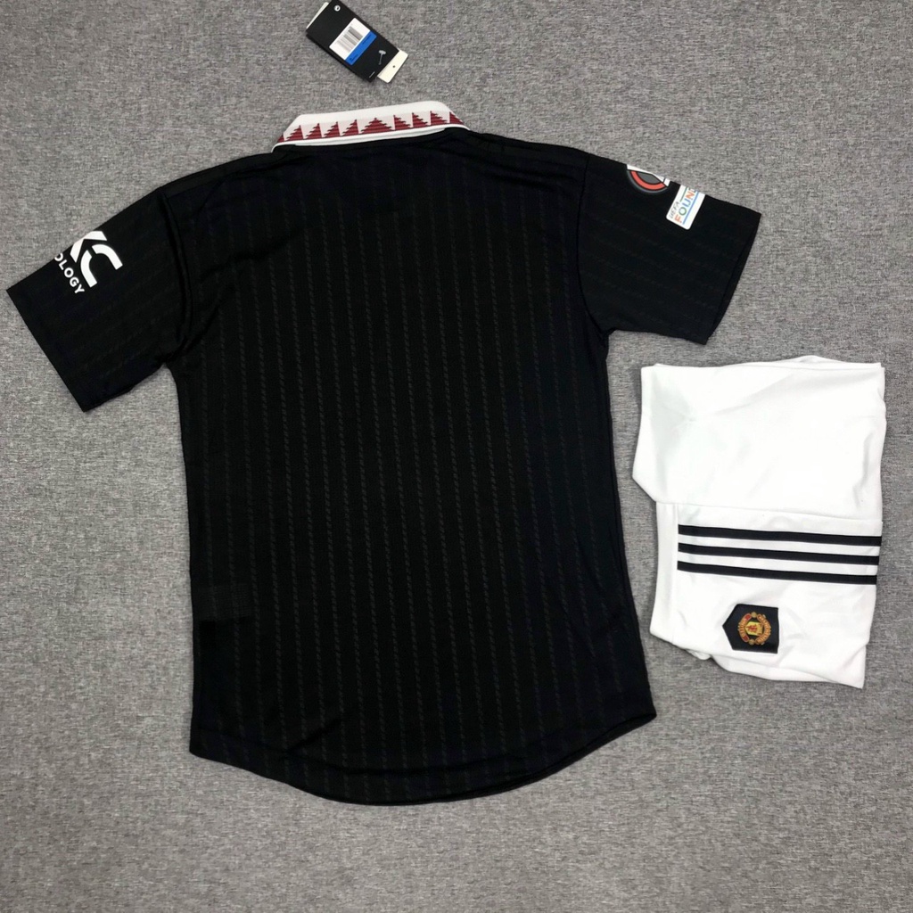 Bộ quần áo đá banh clb MU jersey 2022 2023 màu đen black có cổ bản đấu cúp C2 sẵn bage tay gai thái