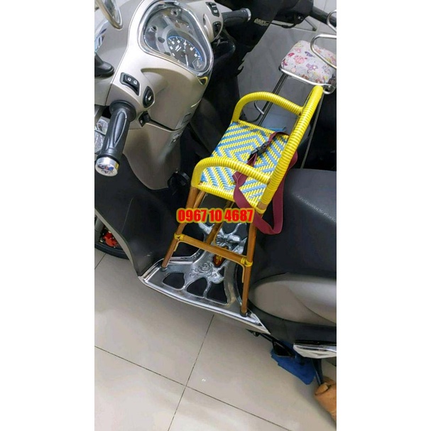 Ghế Mây Có Dựa kèm dây đai an toàn Cho Em Bé Ngồi Xe Số - Xe Ga