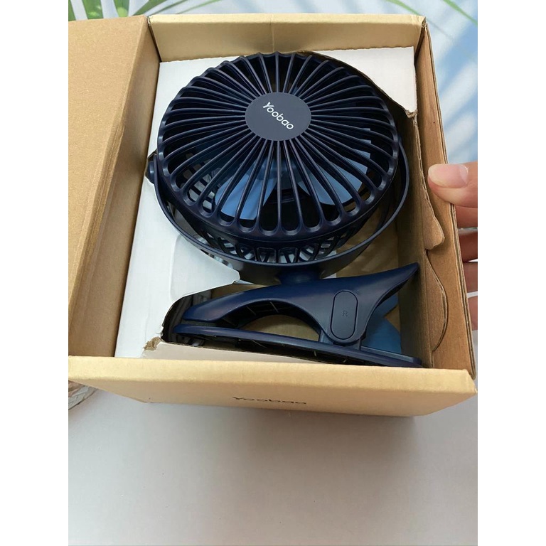 Quạt sạc pin mini để bàn YOOBAO F04 2500/6400 mAh Xoay 720 có đế kẹp đa năng.