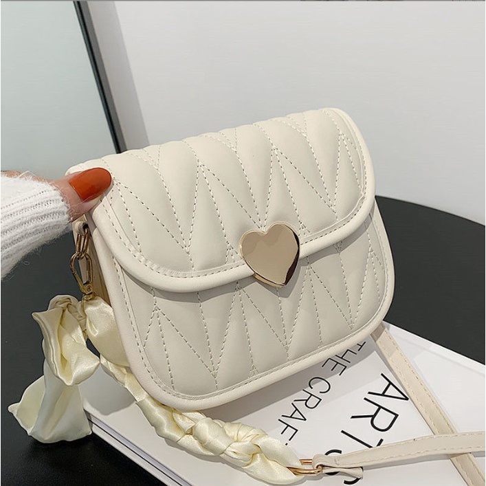 Túi xách nữ đeo chéo khóa tim xinh xẻo đáng yêu Capucha T206