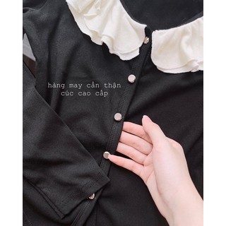 Áo thun zip đen cổ bèo trắng