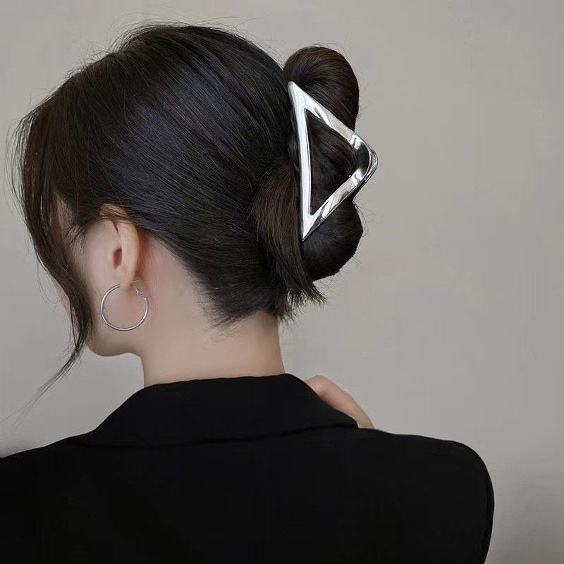 Kẹp Tóc Kim Loại Hình Tam Giác Rỗng Độc Đáo Thời Trang