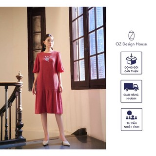 Đầm dáng suông OZ Design House DA13224AUT22 thô nhăn cổ tròn thêu đính hạt cụm hoa cách điệu màu đỏ đô
