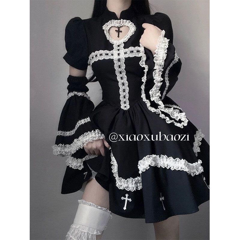 Váy cosplay khoét tim phần ngực phối ren trắng và phần tay áo rời FOOTMADE