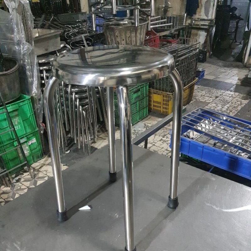 Ghế đẩu 4 chân  cao 50cm  , mặt và chân dày 1mm ,dày dặn và chắc chắn ,  inox 201 và inox 304 .