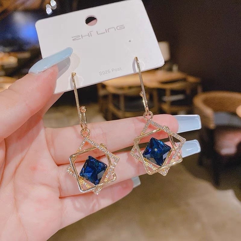 bông tai đính đá màu đỏ xanh sang chảnh, khuyên tai dáng dài phong cách hàn quốc