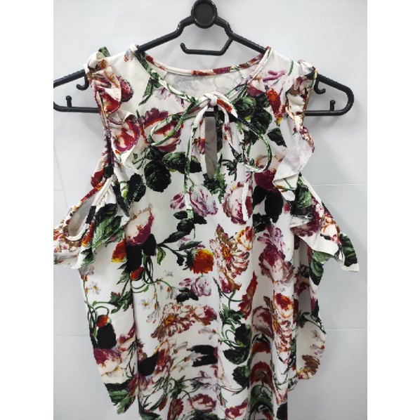 Thanh lý đầm hoa khoét vai