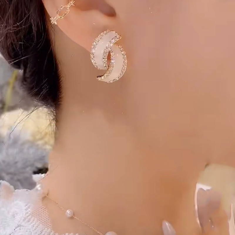 Đôi Khuyên Tai Hình Chữ C Đính Kim Cương Nhân Tạo Thanh Lịch