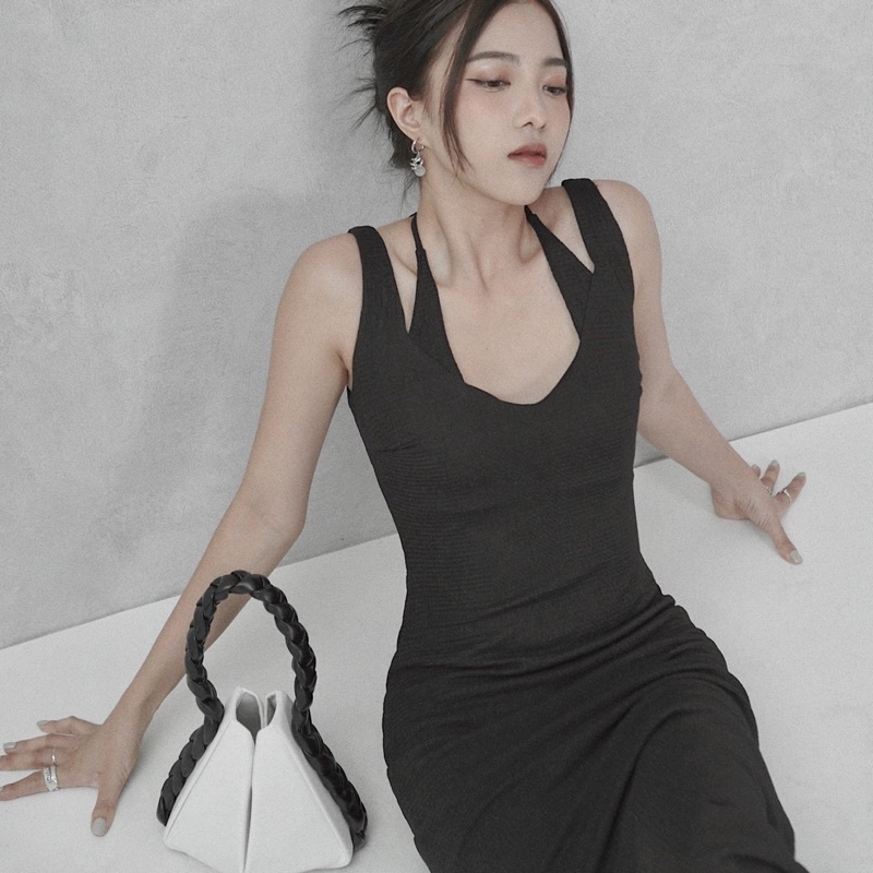 Đầm dài INTO.EIGHT thiết kế hở lưng