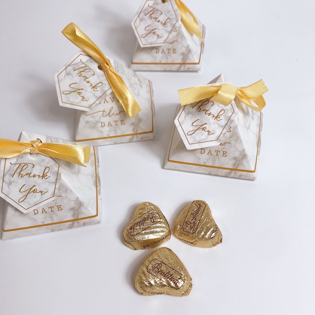 Hộp quà hình chóp vân đá sang trọng kèm tag thank you &amp; dây ruy băng