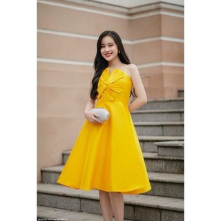 Đầm xoè hai dây hoa lớn trước ngực. Hàng TK