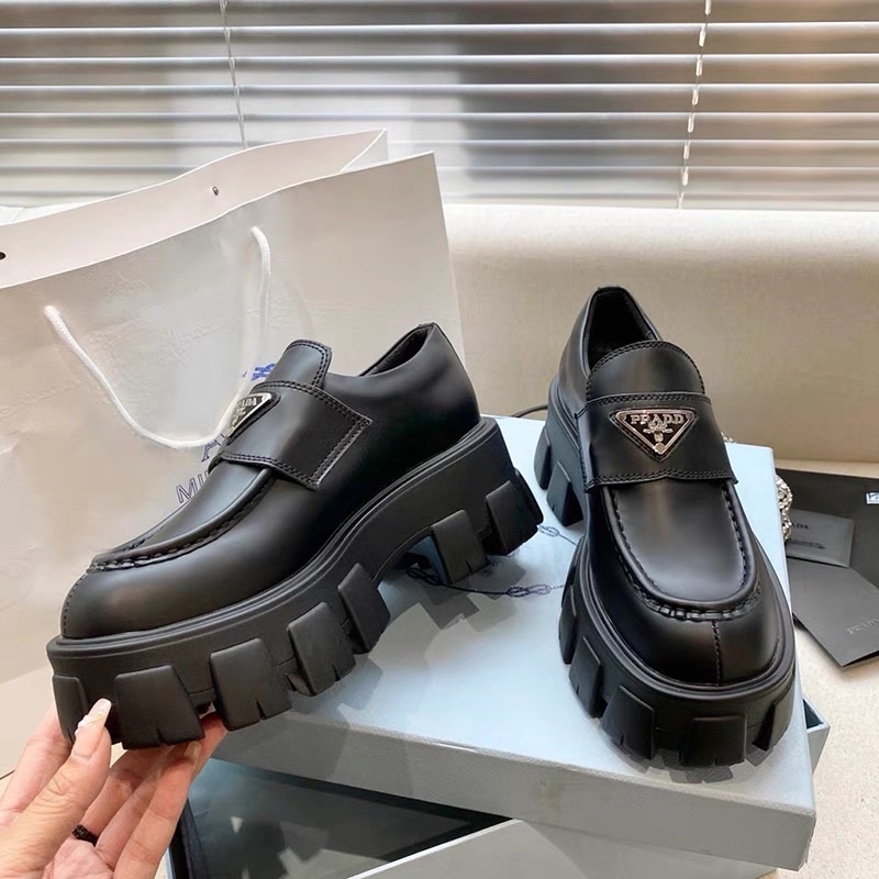 Giày oxford prada độn đế bánh mì mai phương bùi