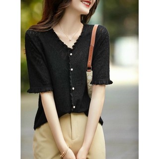 Áo len mongtogi dệt hoa nổi cổ V