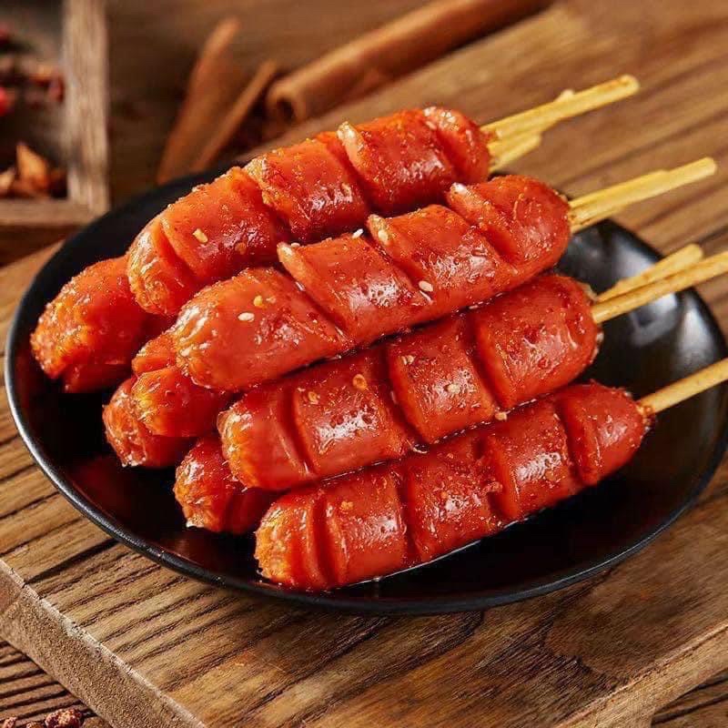 LẺ 1 XÚC XÍCH CAY XIÊN QUE HUITENG