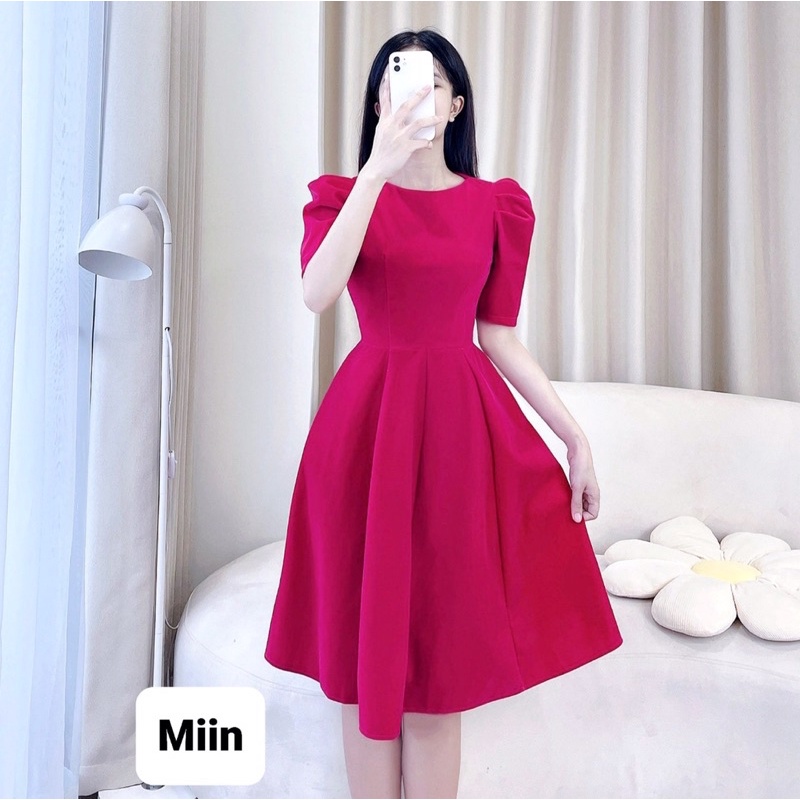 Váy nhung trơn cổ tròn tay bồng