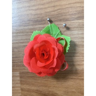 Hoa cài áo đám cưới