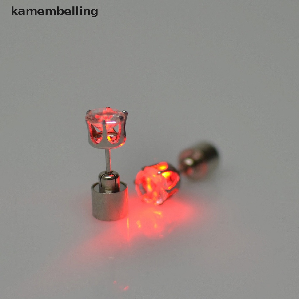 Bông Tai Đinh Tán Có Đèn LED Phát Sáng Độc Đáo