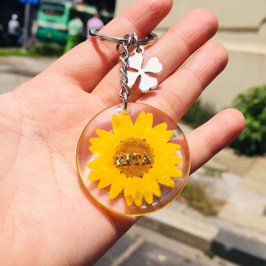 Móc khóa Hoa thật (thêm tên theo yêu cầu) handmade resin key chain lilande