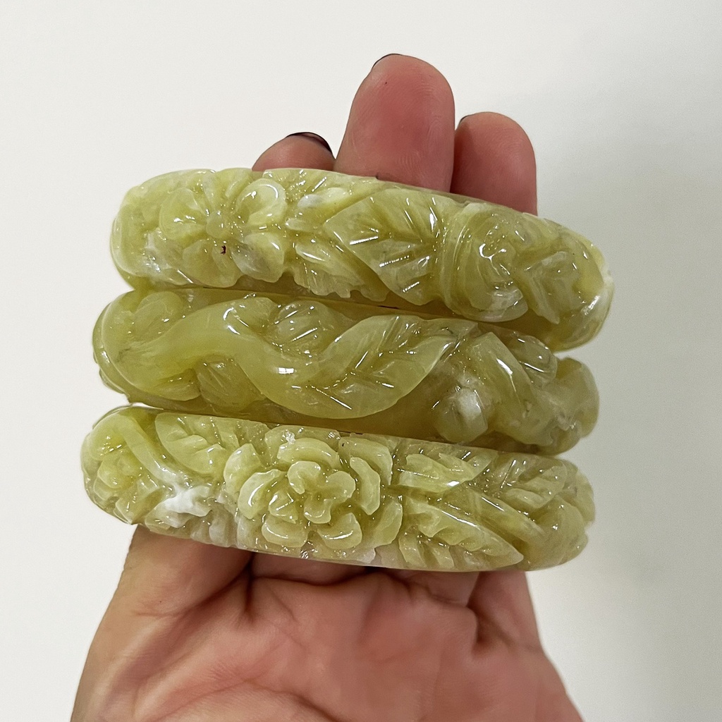 Vòng tay màu vàng cho người mệnh Kim và Thủy cao từ 1.5 đến 2 cm