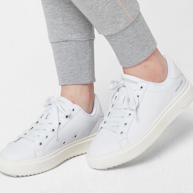 Giày thể thao trắng đế cao gót pha nhiều màu Akcl