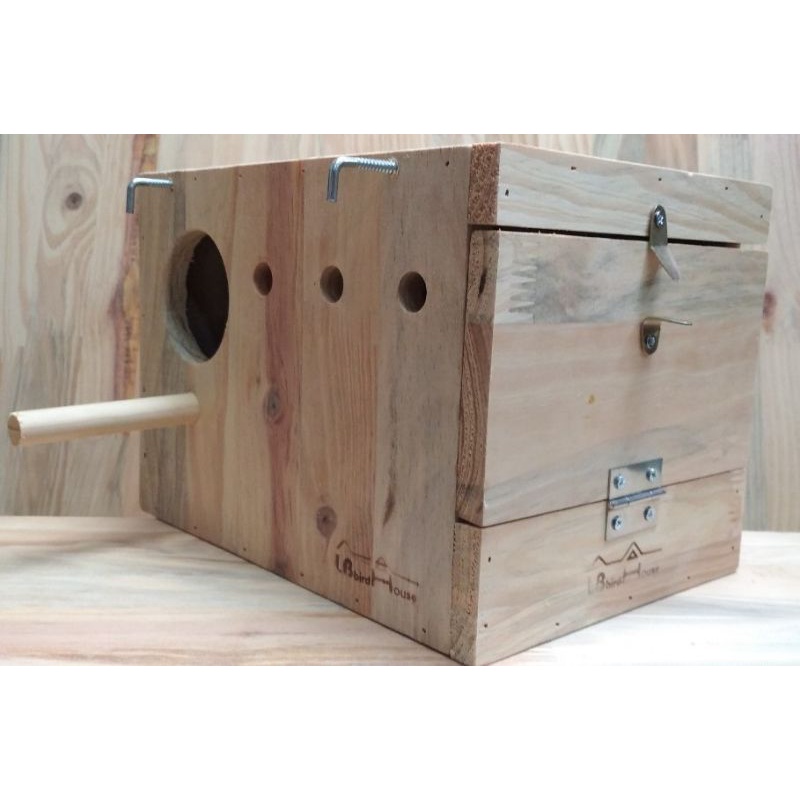 Tổ sinh sản cho lovebird gỗ thông ghép không khay rút treo phải