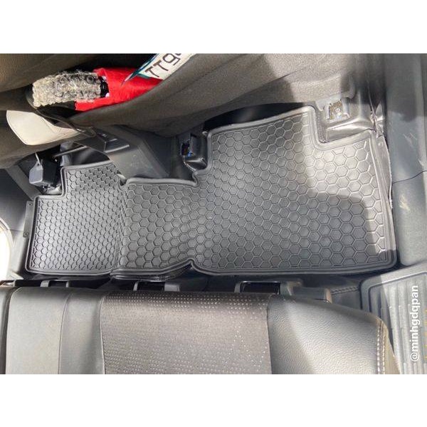 Thảm Lót Sàn Cao Su Đúc Xe Toyota Veloz 2022-23 Mẫu Tổ Ong Cao Su Không Mùi Cao Cấp