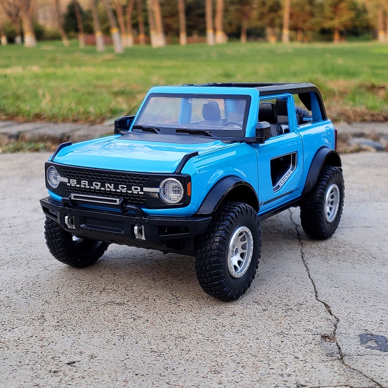 Mô hình xe Ford Bronco 1:24 UNK
