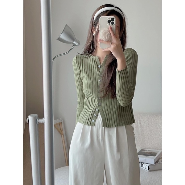 Áo len khuy L06 hàng quảng châu loại 1, áo len hách dáng basic dễ mặc dễ phối nhiều màu.