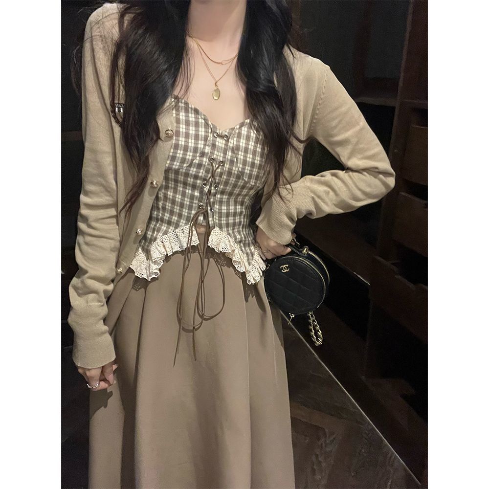 Set Áo Hai Dây + Áo Khoác Cardigan + Chân Váy Lưng Cao Họa Tiết Sọc Caro Xinh Xắn Thời Trang Mùa Thu Cho Nữ